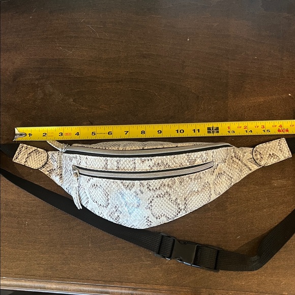 Snakeskin Print Crossbody Bag - Picture 9 of 13